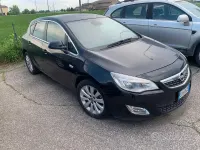 Usata Opel Astra Cosmo 125 CV (91 kW) 2010 Nero Berlina