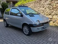 Usado Renault Twingo Authentique 58 CV (42 kW) 2001 Gris Utilitario