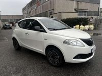 Usata Lancia Ypsilon 69 CV (50 kW) 2023 Bianco neve Utilitaria