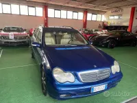 Usata Mercedes C220 143 CV (105 kW) 2003 Blu Station wagon