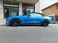 Usata Ford Mustang GT Convertible 450 CV (330 kW) 2021 Blu Cabrio