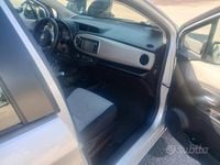 Usata Toyota Yaris 90 CV (66 kW) 2013 Grigio Berlina