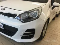 Usata Kia Rio 75 CV (55 kW) 2015 Bianco Berlina