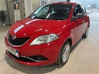 Usata Lancia Ypsilon Silver 69 CV (50 kW) 2017 Rosso Utilitaria