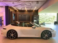 Usata Porsche 992 394 CV (289 kW) 2024 Grigio Cabrio