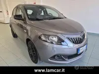 Usata Lancia Ypsilon Silver 69 CV (50 kW) 2021 Grigio scuro Utilitaria