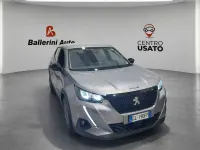 Usata Peugeot 2008 Active 102 CV (75 kW) 2022 Argento SUV