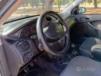 Usata Ford Focus SE 90 CV (66 kW) 2001 Verde Station wagon