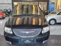 Usata Chrysler Voyager 141 CV (103 kW) 2001 Grigio Monovolume