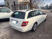 Usado Mercedes C200 Elegance 136 CV (100 kW) 2010 Blanco Berlina