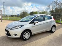 Usata Ford Fiesta 68 CV (50 kW) 2010 Argento Berlina
