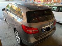 Usata Mercedes B180 110 CV (80 kW) 2012 Grigio Monovolume