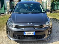 Usata Kia Rio Active 84 CV (61 kW) 2018 Grigio Berlina
