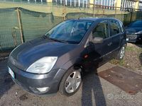 Usata Ford Fiesta Zetec 74 CV (54 kW) 2005 Grigio Berlina