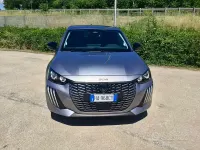Usata Peugeot 208 Allure 101 CV (74 kW) 2025 Grigio Utilitaria