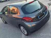 Usata Peugeot 208 Active 82 CV (60 kW) 2016 Grigio Utilitaria