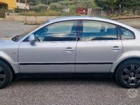 Usata VW Passat 101 CV (74 kW) 2001 Grigio Berlina