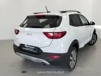 Usata Kia Stonic Urban 79 CV (58 kW) 2024 Bianco SUV