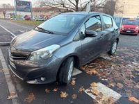 Usata Toyota Yaris Lounge 69 CV (50 kW) 2012 Grigio Utilitaria