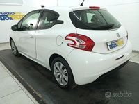 Usata Peugeot 208 Active 82 CV (60 kW) 2013 Bianco metallizzato Utilitaria