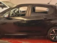 Usata Peugeot 208 Signature Sky 102 CV (75 kW) 2019 Nero Utilitaria