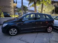 Usata Mercedes B180 109 CV (80 kW) 2010 Blu Monovolume