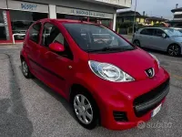 Usata Peugeot 107 Active 68 CV (50 kW) 2010 Rosso Utilitaria