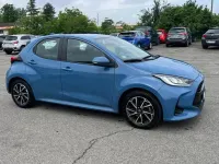 Usata Toyota Yaris Hybrid Lounge 92 CV (67 kW) 2021 Blu Berlina