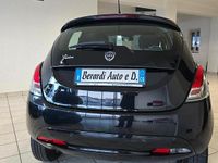 Usata Lancia Ypsilon Gold 85 CV (62 kW) 2016 Nero Utilitaria