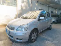 Brugt Toyota Yaris Sol 65 HK (47 kW) 2004 Grå Sedan
