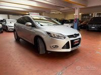 Begagnad Ford Focus Titanium 150 HK (110 kW) 2011 Grå Sedan
