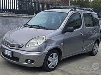 Usata Toyota Yaris Verso Sol 84 CV (61 kW) 2004 Grigio Monovolume