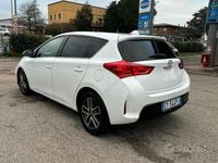 Second-hand Toyota Auris 90 CP (66 kW) 2015 Alb Hatchback