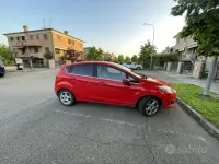 Usata Ford Fiesta 75 CV (55 kW) 2016 Rosso Utilitaria