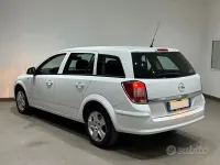 Usata Opel Astra 110 CV (80 kW) 2009 Bianco Station wagon