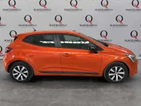 Usata Renault Clio V Evolution 140 CV (102 kW) 2023 Arancione Berlina