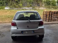 Usata Toyota Yaris 68 CV (50 kW) 2001 Grigio Utilitaria