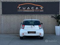 Usata Toyota iQ 67 CV (49 kW) 2009 Bianco Utilitaria