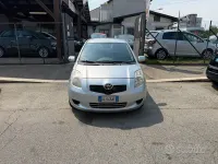 Usata Toyota Yaris 90 CV (66 kW) 2007 Grigio Utilitaria