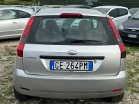 Usata Ford Fiesta Ghia 75 CV (55 kW) 2003 Grigio Utilitaria