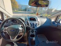 Usata Ford Fiesta Titanium 82 CV (60 kW) 2011 Bianco Utilitaria