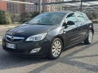 Usata Opel Astra Cosmo 110 CV (80 kW) 2011 Nero Berlina