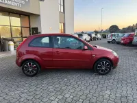 Usata Ford Fiesta 75 CV (55 kW) 2008 Rosso Utilitaria