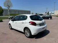 Usata Peugeot 208 Active 82 CV (60 kW) 2019 Bianco Utilitaria