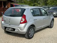 Usado Dacia Sandero 72 CV (52 kW) 2010 Gris Berlina