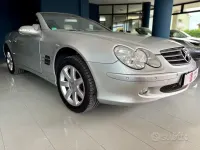 Usata Mercedes SL500 306 CV (225 kW) 2002 Grigio Cabrio
