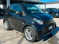Usata Smart ForTwo Electric Drive Pure 41 kW (56 CV) 2020 Nero Berlina