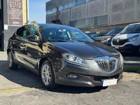 Begagnad Lancia Delta 190 HK (139 kW) 2009 Gul Halvkombi