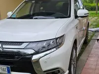 Usata Mitsubishi Outlander P-HEV Instyle 135 CV (99 kW) 2019 Bianco SUV