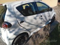 Usata Toyota Aygo 69 CV (50 kW) 2011 Bianco Utilitaria